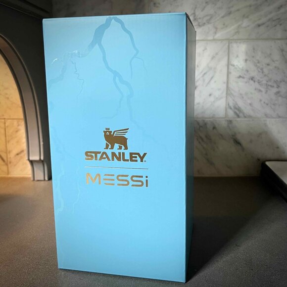 Messi x Stanley 1913 IceFlow Flip Straw Jug 64 Oz. Ice Flow Blue - Picture 2 of 6